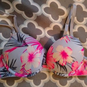 Secondhand Victoria's Secret Bras - Group of 7